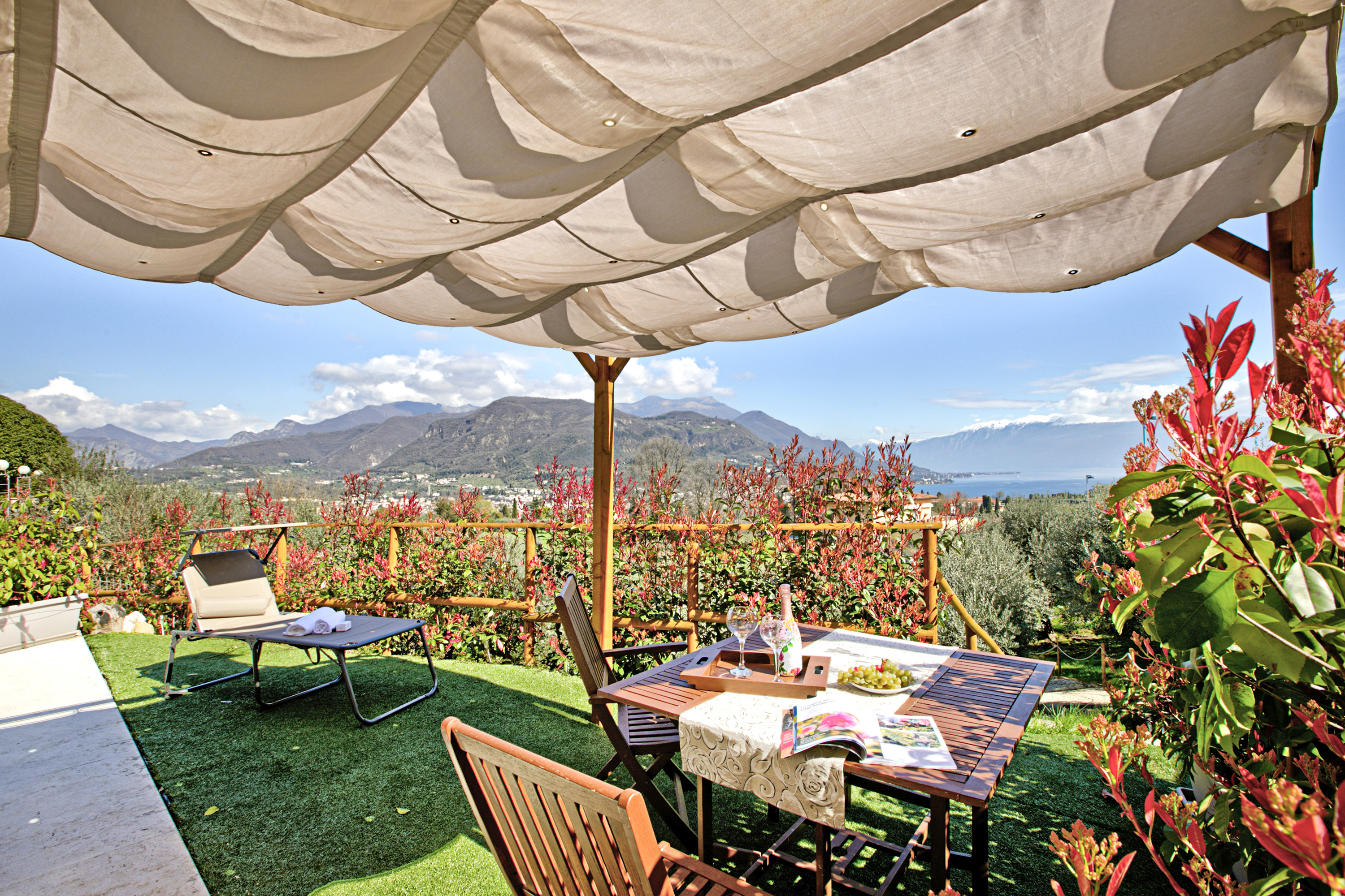 Caffè Priscilla House parking & lakeview_goedkoopstezomervakantie.nl