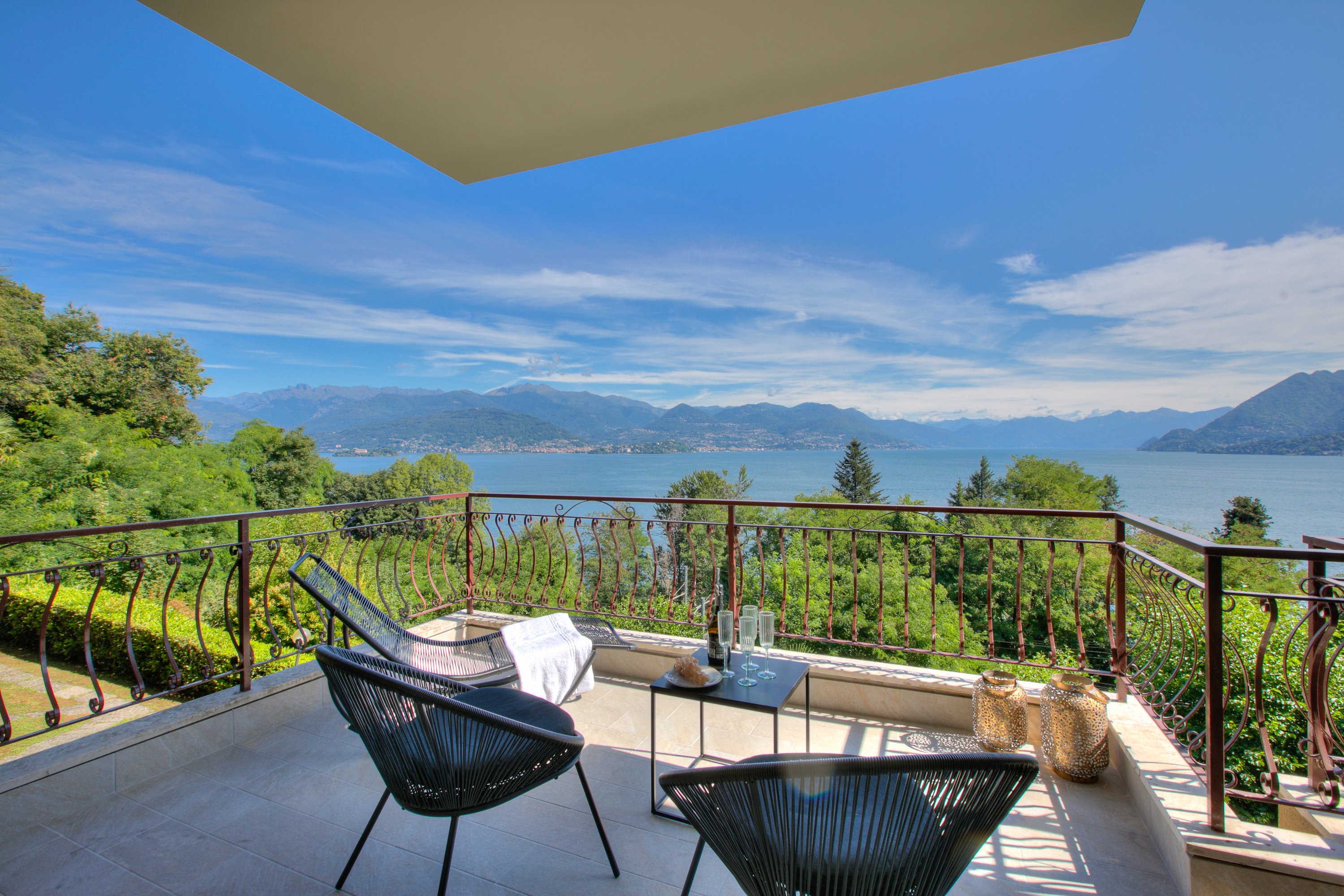 Mon Reve Lake View Pool