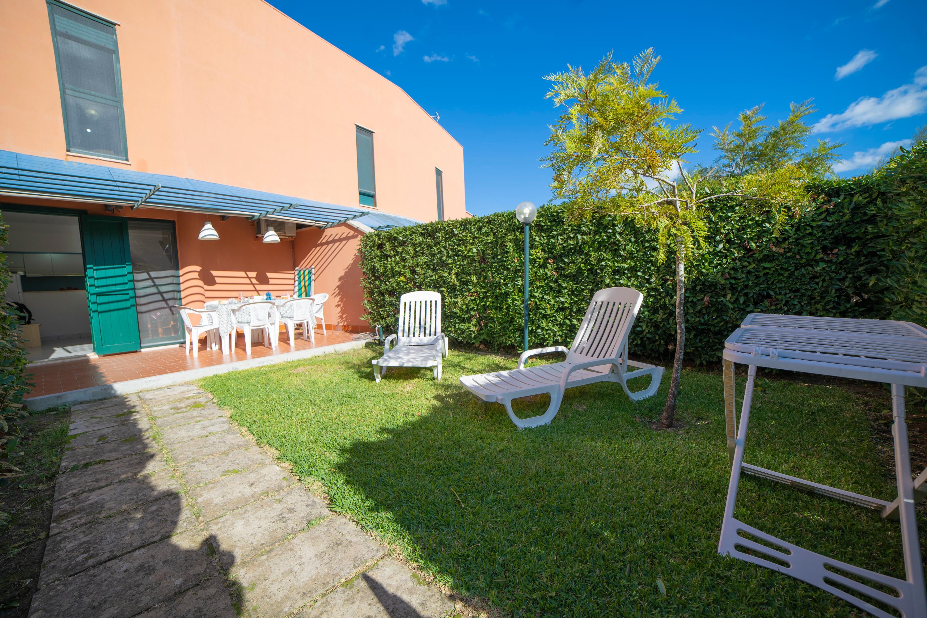 Villa 2 Sunset with Pool on Seashore_goedkoopstezomervakantie.nl